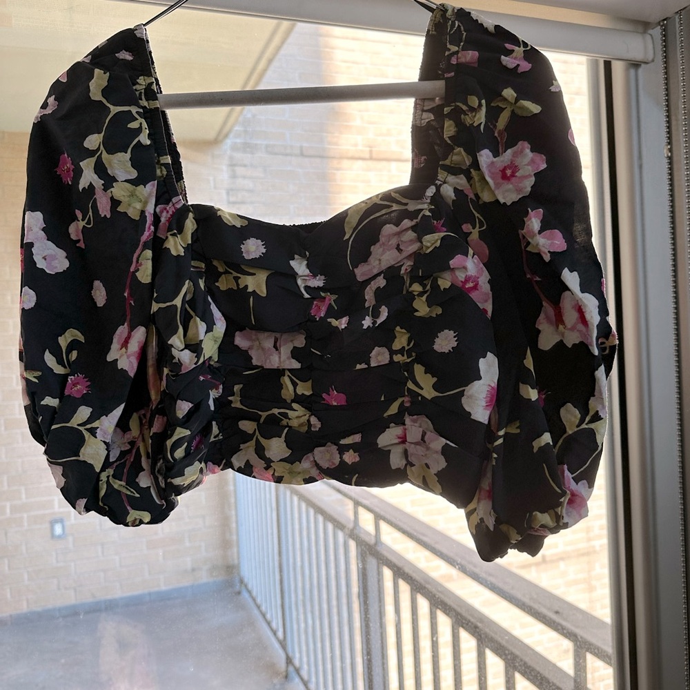 H&M NWT crop floral top with mid sleeves
